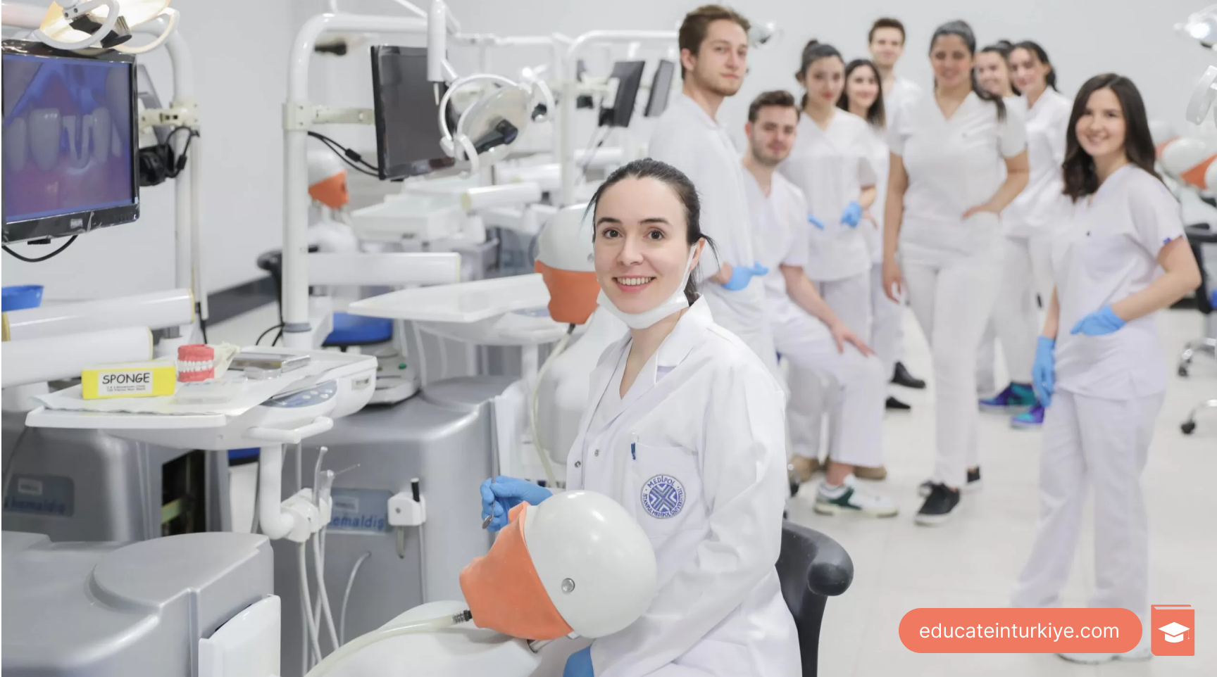 دانشجویان پزشکی دانشگاه مدیپول استانبول در بیمارستان آموزشی