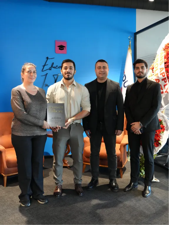 تیم موسسه در کنار همکاران